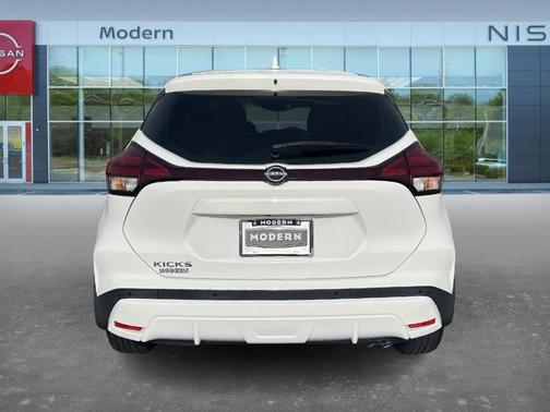 2022 Nissan Kicks S
