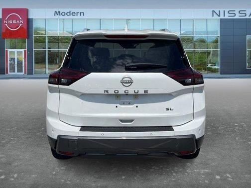 Everest White P 2025 Nissan Rogue SL