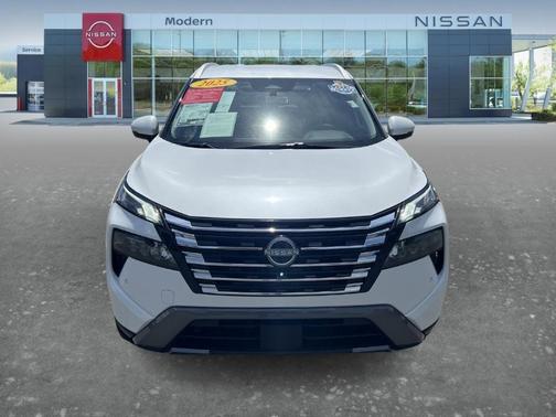 Everest White P 2025 Nissan Rogue SL