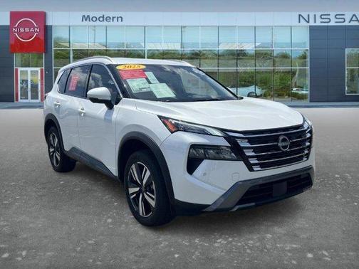 Everest White P 2025 Nissan Rogue SL