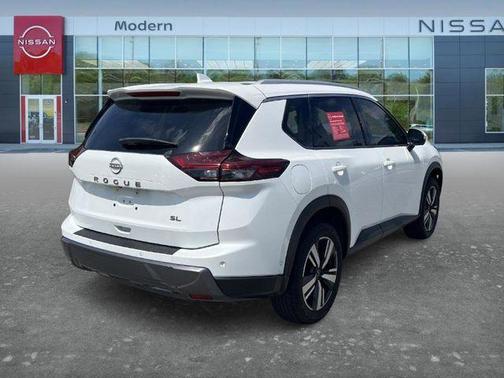 Everest White P 2025 Nissan Rogue SL