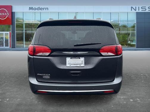 2020 Chrysler Pacifica Touring-L