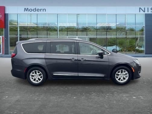 2020 Chrysler Pacifica Touring-L