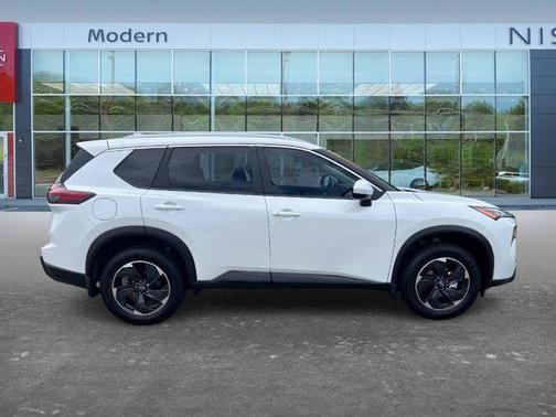 Everest White P 2025 Nissan Rogue SV