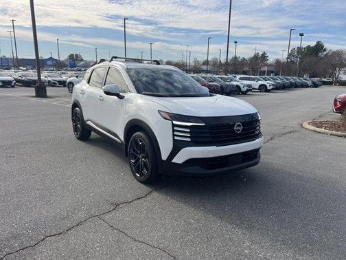 2025 Nissan Kicks SR