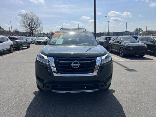 2024 Nissan Pathfinder Platinum