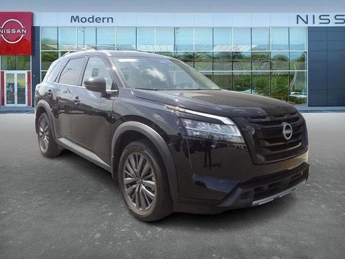 2024 Nissan Pathfinder SL