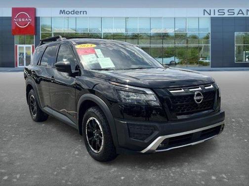 Black 2024 Nissan Pathfinder Rock Creek