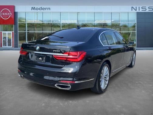 2016 BMW 740 i