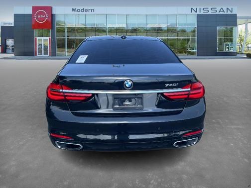 2016 BMW 740 i