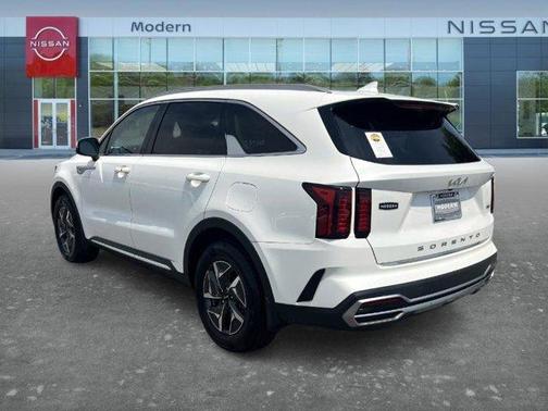 White 2022 Kia Sorento Hybrid EX