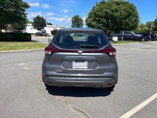 Gun Metallic 2025 Nissan Kicks Play S