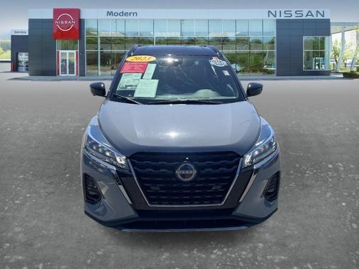 2 Tone Gray / Black 2023 Nissan Kicks SR