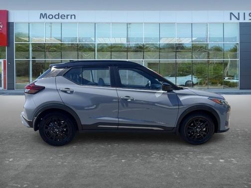2 Tone Gray / Black 2023 Nissan Kicks SR