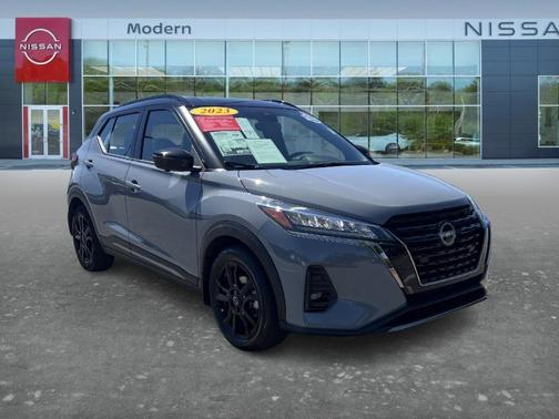 2 Tone Gray / Black 2023 Nissan Kicks SR