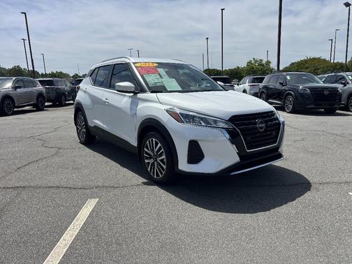 Aspen White 2023 Nissan Kicks SV