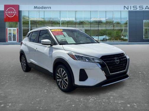 Aspen White 2023 Nissan Kicks SV