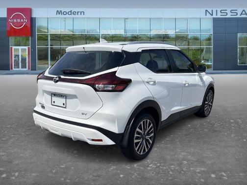 Aspen White 2023 Nissan Kicks SV