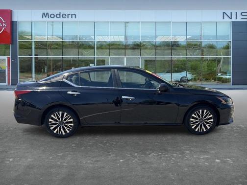 Black 2024 Nissan Altima 2.5 SV