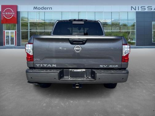 2024 Nissan Titan SV