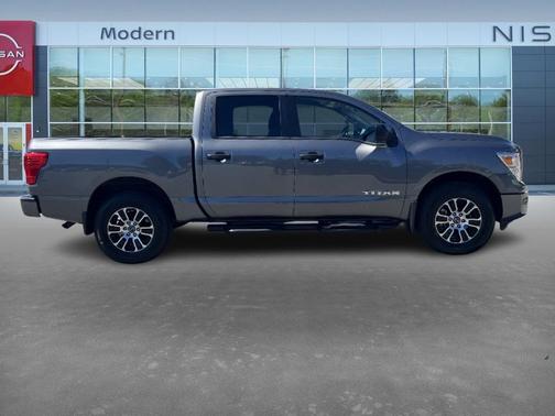2024 Nissan Titan SV