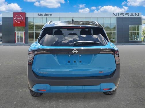 2t Ice Blk Roof 2026 Nissan Kicks SR