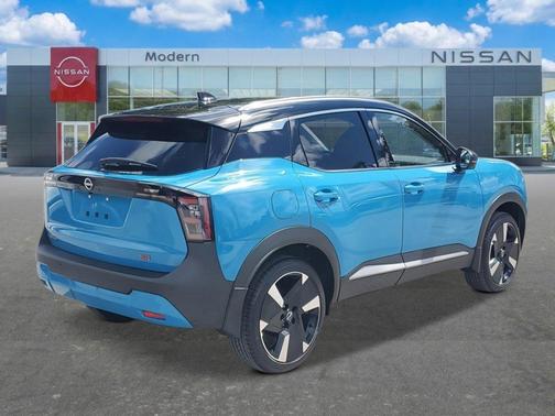 2t Ice Blk Roof 2026 Nissan Kicks SR