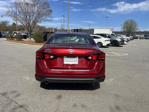 2022 Nissan Altima 2.5 SR