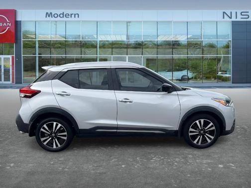 2019 Nissan Kicks SR