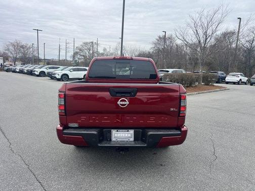 2024 Nissan Frontier SL