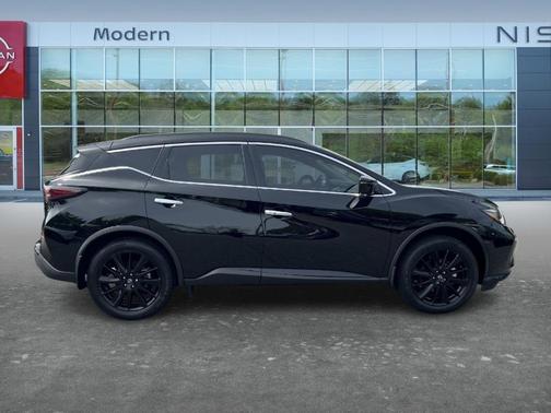 Black 2024 Nissan Murano SV