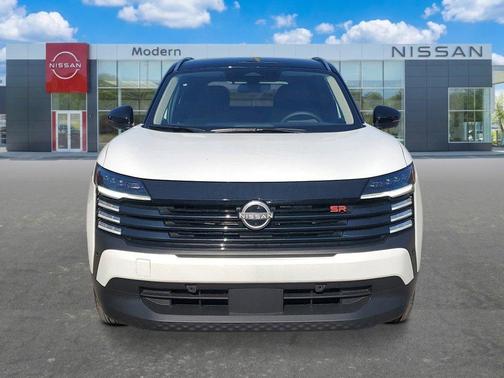 2t Wht Blk Roof 2026 Nissan Kicks SR