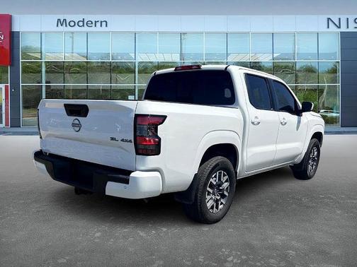 2024 Nissan Frontier SL