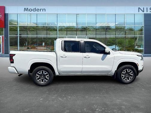 2024 Nissan Frontier SL