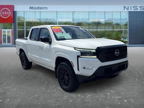 Glacier White 2023 Nissan Frontier SV
