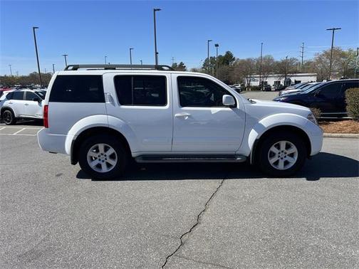2009 Nissan Pathfinder SE