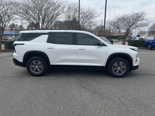 2024 Chevrolet Traverse LT