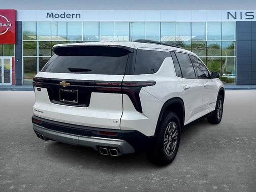 2024 Chevrolet Traverse LT