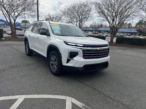 2024 Chevrolet Traverse LT