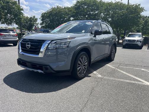 2024 Nissan Pathfinder SL