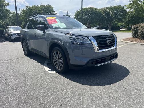 2024 Nissan Pathfinder SL