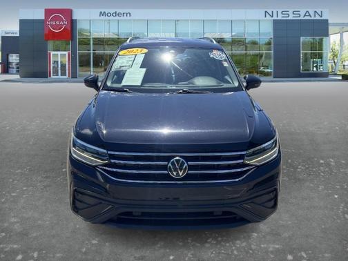 Deep Black Pearl Effect 2023 Volkswagen Tiguan 2.0T SE