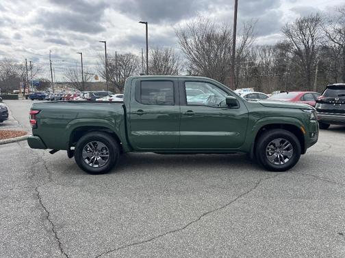 2025 Nissan Frontier SV