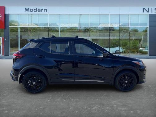 2021 Nissan Kicks SR