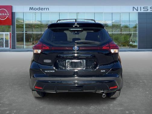 2021 Nissan Kicks SR