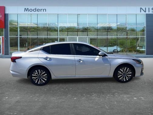 Silver 2023 Nissan Altima 2.5 SV