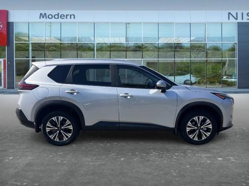 Brilliant Silver Metallic 2023 Nissan Rogue SV