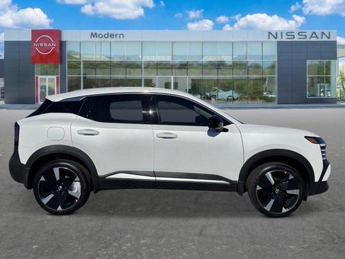 Aspen White Tri 2026 Nissan Kicks SR