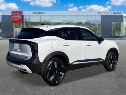 Aspen White Tri 2026 Nissan Kicks SR