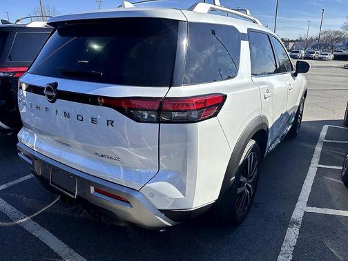 2025 Nissan Pathfinder Platinum